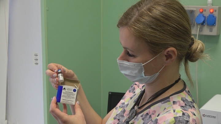 Петербуржцы проявили интерес к вакцине «КовиВак»: за сутки привилось более 130 человек