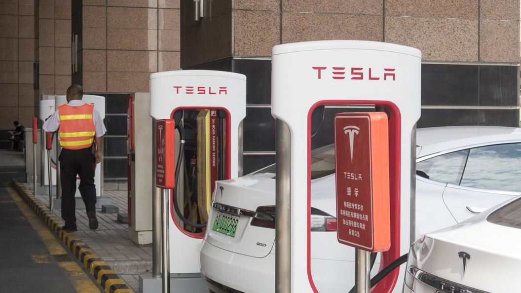 Самым активным покупателем Tesla в России стал Абрамович Самым активным покупателем Tesla в России стал Абрамович