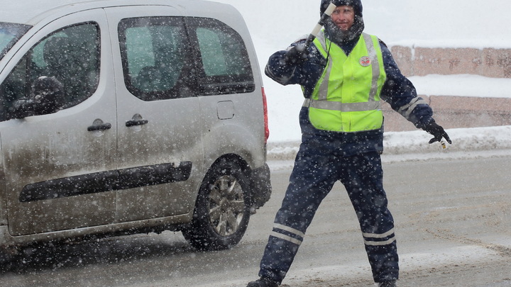 Нулевая видимость и сбивающий с ног ветер: Челябинцы показали апокалиптические кадры