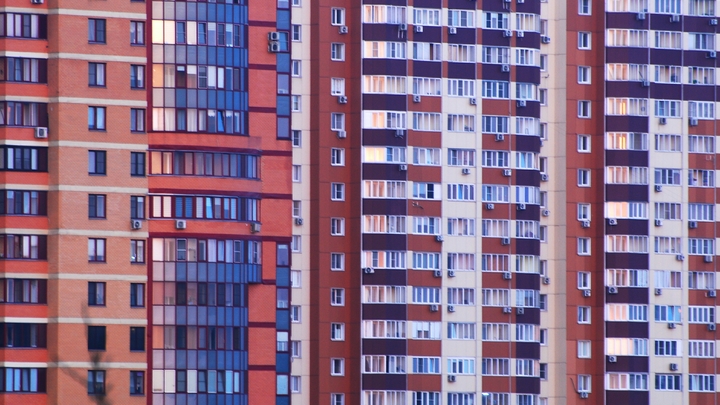 В Екатеринбурге парень разбился, пытаясь устроить сюрприз любимой