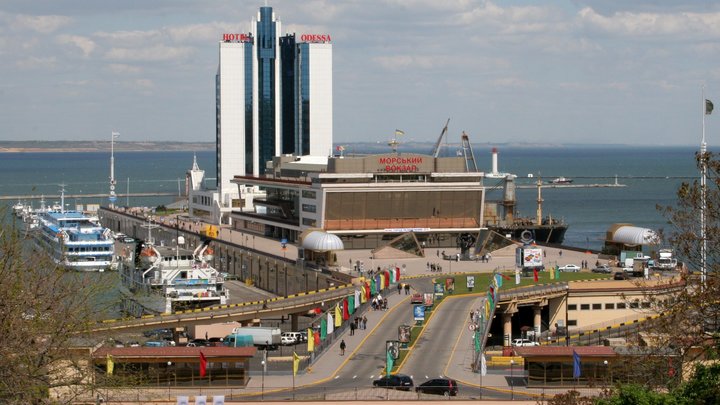 Цель - центр принятия решений: На Украине сообщили о ракетном ударе по Одессе с Чёрного моря