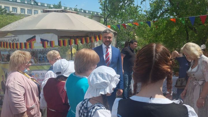 По пути Людей и Солнца: в День России Царьград Забайкалье прошел с губернатором по площади