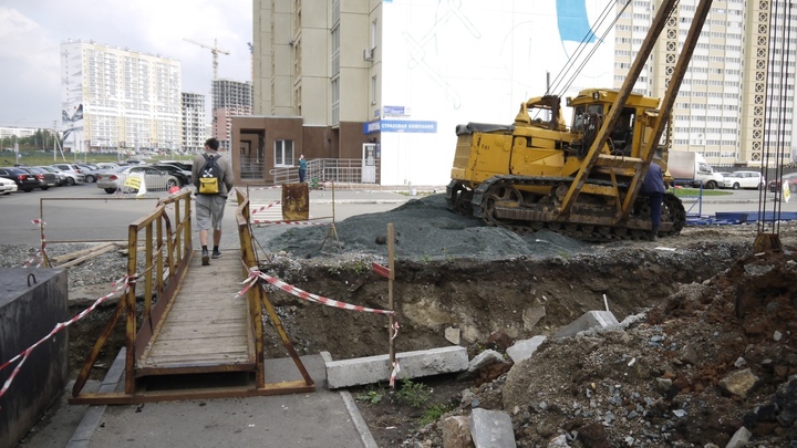 В Кургане на 12 часов отключат воду на пригородном вокзале, в домах и в школах