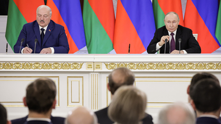 Лукашенко призвал Зеленского вступить в переговоры с Путиным ради будущего Украины