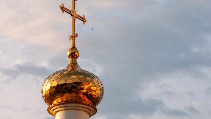 Воздвижение Креста Господня в 2025 году: когда отмечают, традиции, что можно и нельзя делать
