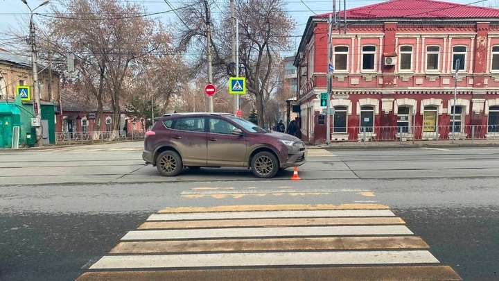 В Самаре женщина за рулем RAV-4 сбила бабушку, которая переходила дорогу на зеленый свет