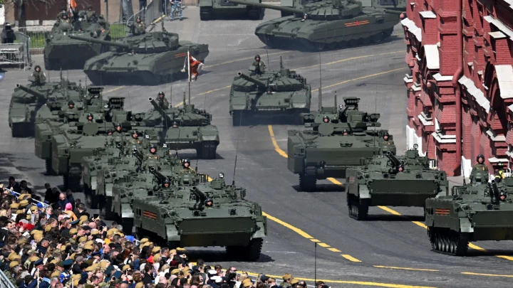 Guardian: Парад Победы в Москве еще больше напугает Европу