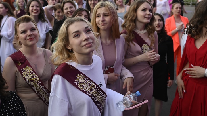 Выпускники Мелитопольского колледжа получили дипломы образца России