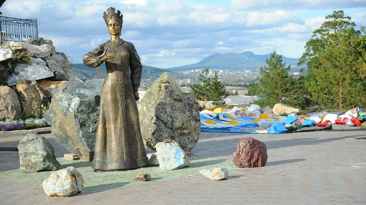 В Свердловской области построят памятник Бажову высотой четыре метра