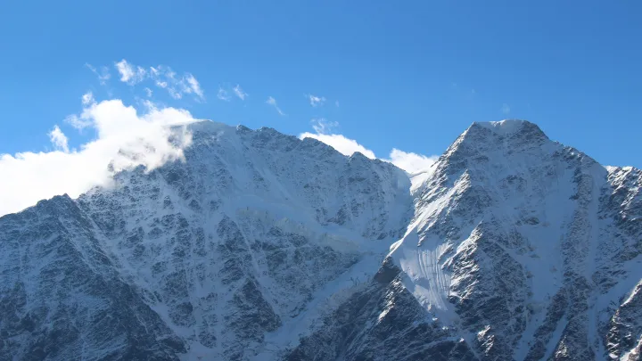 Ледяной гигант раскалывается: Роскосмос показал фото самого большого айсберга