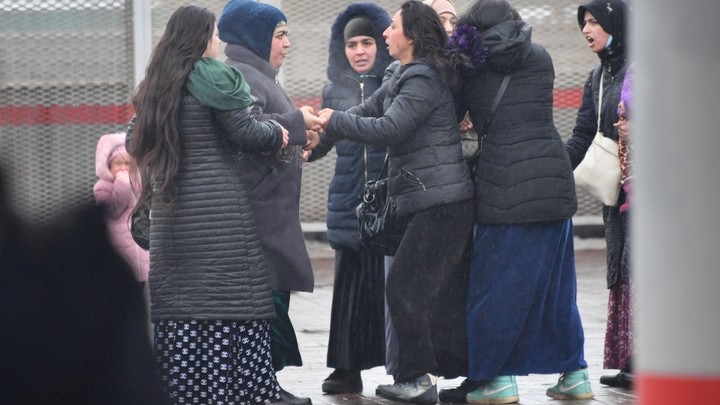 Опека забрала ребёнка из благополучной семьи и отдала цыганке: Что сейчас с девочкой из Омска