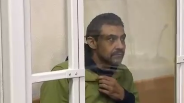 Напавший с ножами на посетителей “Окея” просится на СВО. Суд отправил его в СИЗО