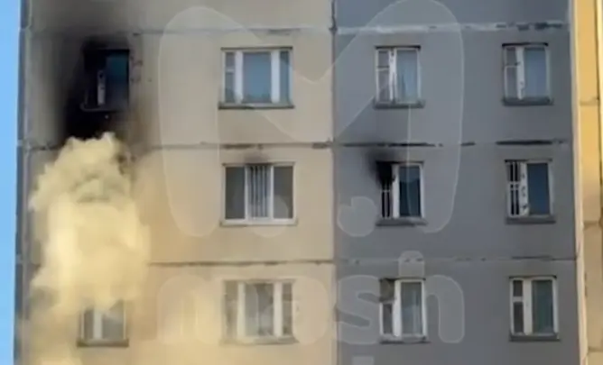 Двое детей попали в больницу из-за пожара на улице Шаврова в Петербурге