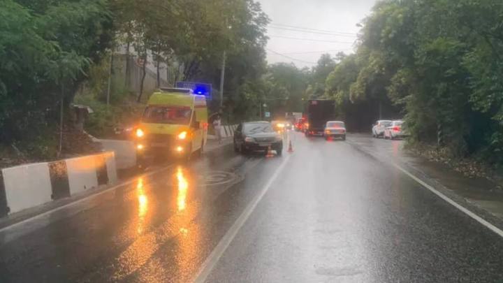 На трассе Джубга-Сочи иномарка сбила 13-летнего школьника