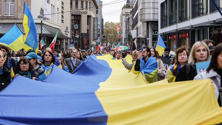 Догнали, сразу стали бить: Украинские беженцы напали на дочь актёра Мищенко в Италии