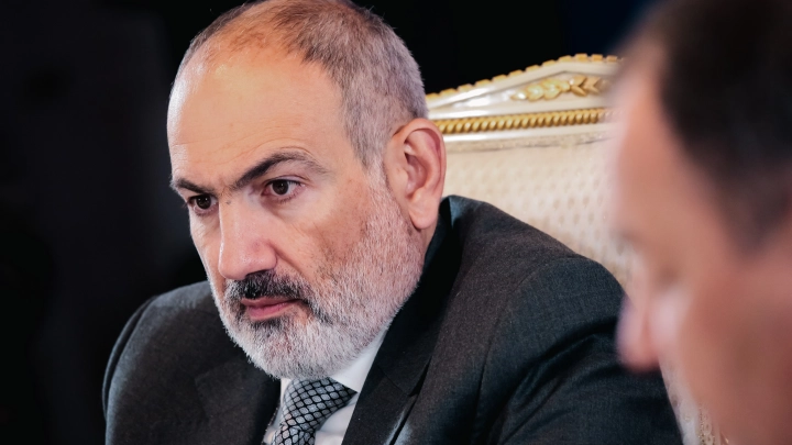 Никол Пашинян пригласил главу Армянской апостольской цекркви Гарегина II для демонстрации своего пениса