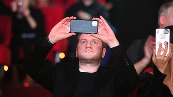 «Издеваешься?!»: бывшего мужа Михалковой оскорбил вопрос о госзаказах