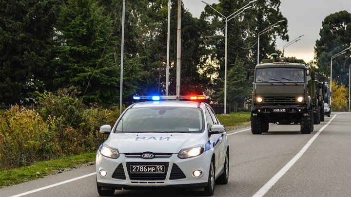 Колонна военной техники попала в ДТП на трассе М-11 в Ленобласти