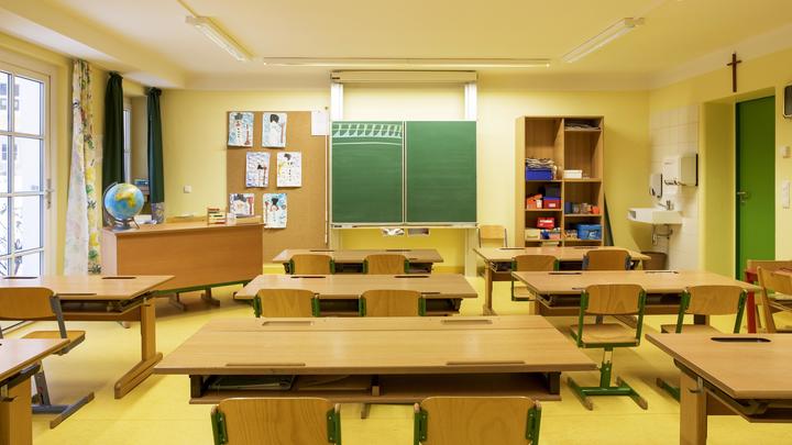 Рисовать иностранцам тройки: Из-за мигрантов учителя вынуждены разрываться, а родители жаловаться