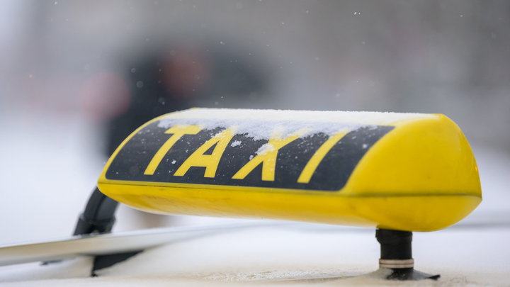 Из Москвы до Хабаровска за 250 тысяч: Щедрый пассажир такси навёл на подозрения