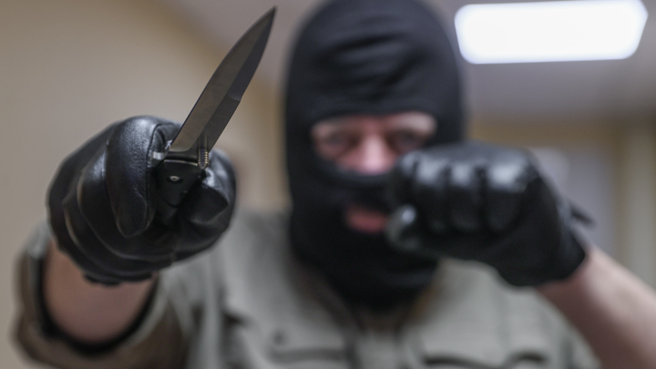 Убить губернатора приказали голоса? Что известно о напавшем на главу Мурманской области