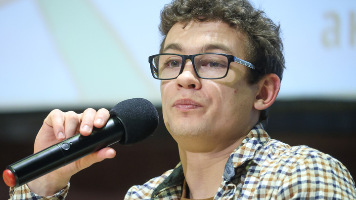 Танцевал в зоопарке, покусал официантку: как Никита Кологривый малую родину навестил