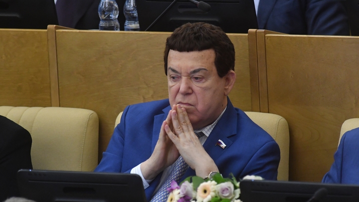 «Марионетки американские» лишили Кобзона госнаград