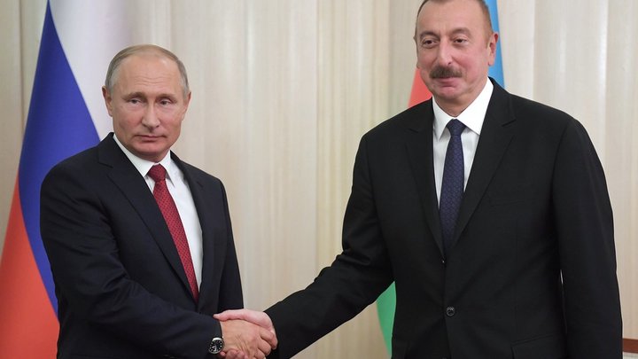 Армянский политолог разгадал истинное предназначение “длинного стола” Путина