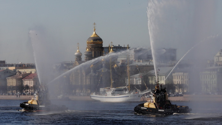 Фестиваль ледоколов в Петербурге 2022: дан старт туристическому сезону