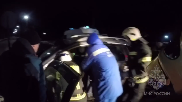 В Фурманове спасатели вытащили пострадавшего в ДТП из автомобиля с разлитым топливом