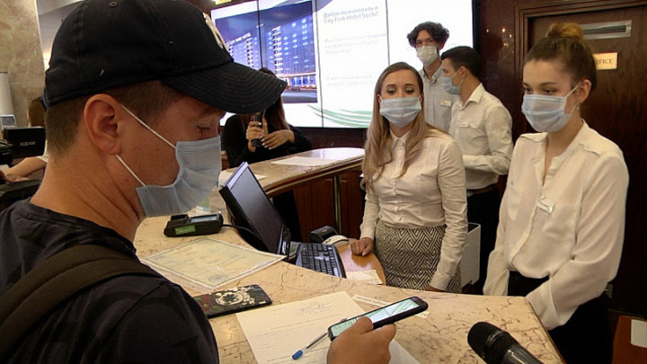 Куда не пустят без QR-кодов в Сочи, и что будет, если нарушить правила