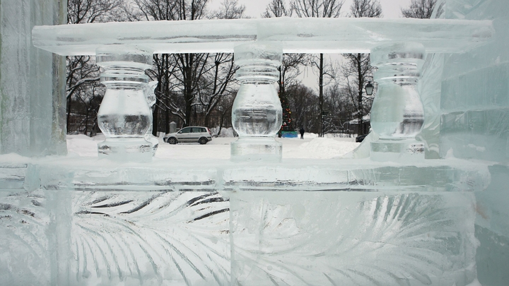 30 ледорубов создали городок из зимних фигур на Нижегородской ярмарке