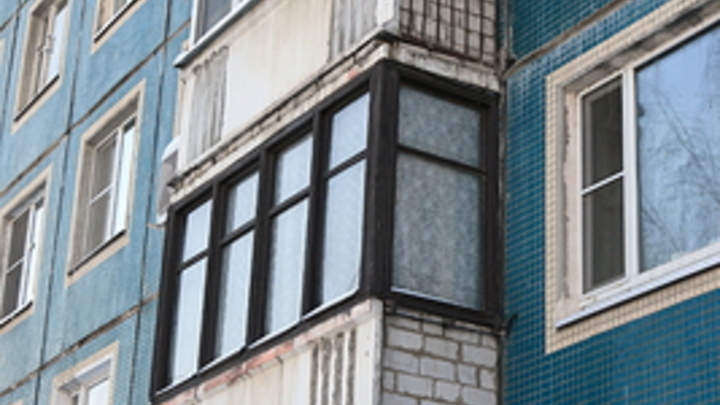 Юристы пояснили, как избежать новых штрафов за остеклённые балконы