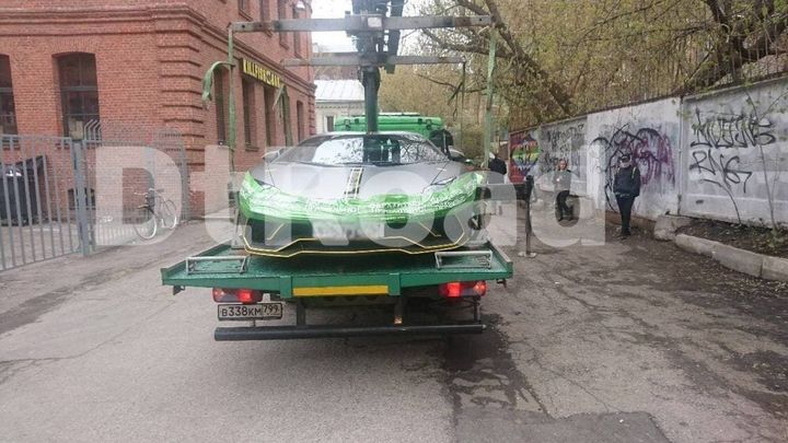 Дептранс Москвы потроллил Ивлееву за неправильную парковку спорткара