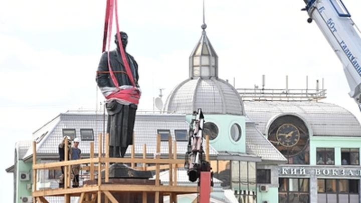 Глумление над памятью борцов с нацизмом: В России возмущены уничтожением памятника в Даугавпилсе