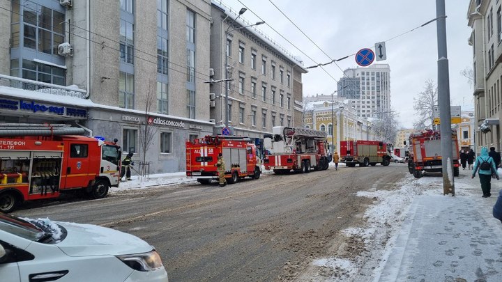 На Варварскую едут пожарные: более 70 человек эвакуировано в центре Нижнего Новгорода