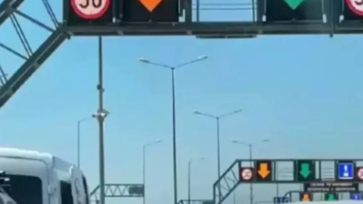 Пробка из более чем 170 автомобилей скопилась на подъездах к Крымскому мосту