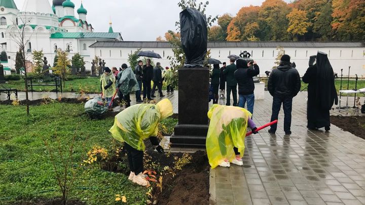 В Печёрском монастыре Нижнего Новгорода высадили 1300 деревьев