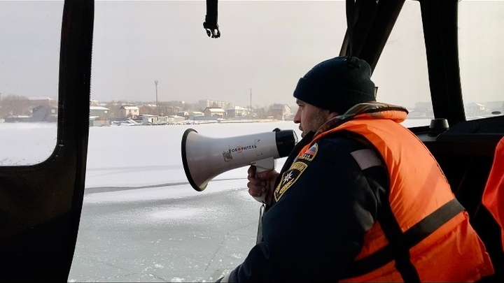 В Челябинске дети выбежали на лёд озера Смолино толщиной два сантиметра