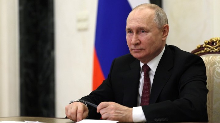 Президент Владимир Путин подписал указ о вручении государственных наград трем жителям Кузбасса