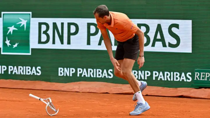 Ужас в Монако: Медведев разгромно проиграл на турнире. Такого тенниса мы еще не видели