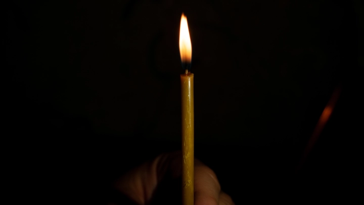 Умер мальчик, который впал в кому после лечения зубов в частной клинике