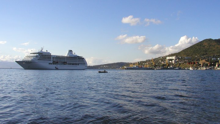 Русские туристы отгоняли грузинских провокаторов песней Катюша - на всю мощь и с улыбкой