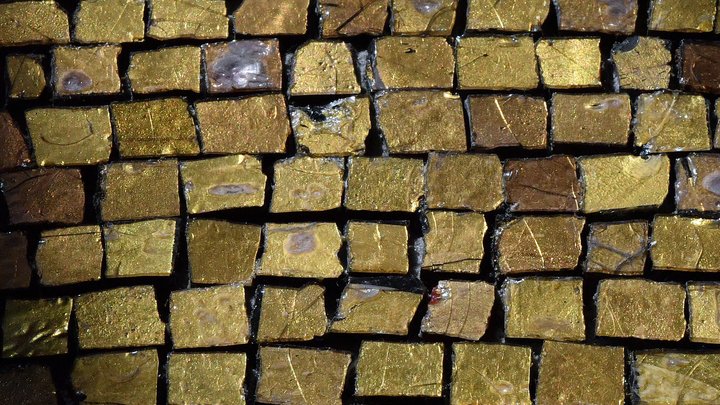 Мозаичное панно уберут с фасада ДК Строитель в Новосибирске