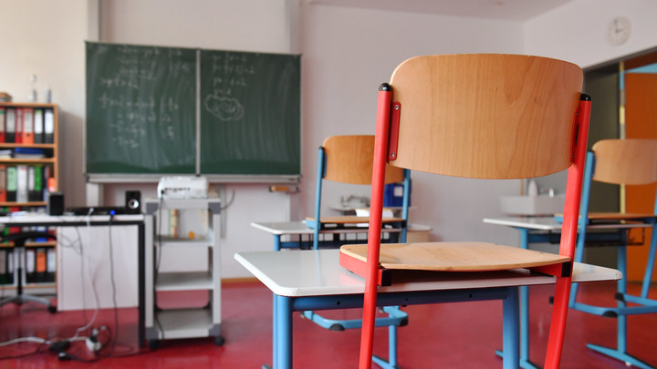 Краснодарские школьники выложили видео с кричащей учительницей. Но кое-что оставили за кадром