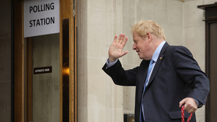 Борис Джонсон признал подвиг советского солдата, но отказал в победе России