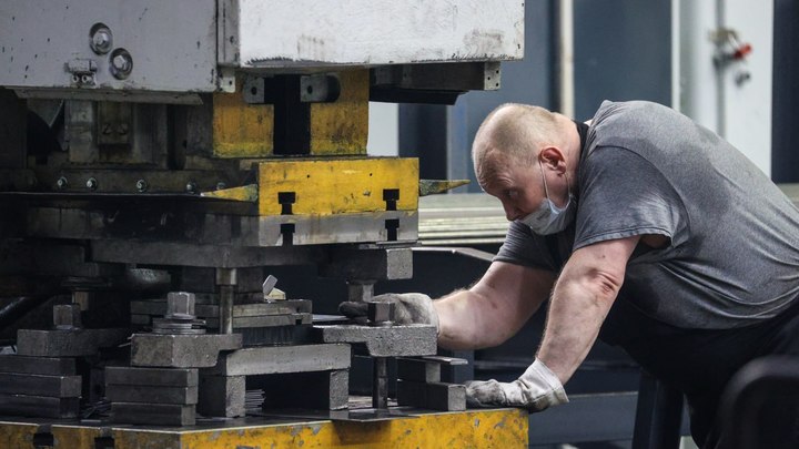 Бронетанковый завод в Екатеринбурге ищет рабочих на зарплату в 120 тысяч рублей