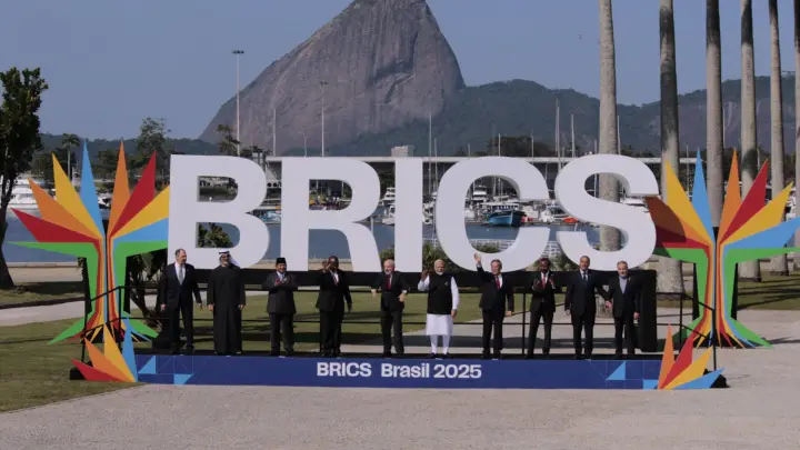 Фотография с саммита БРИКС внезапно привлекла внимание западных СМИ. Что они заметили?