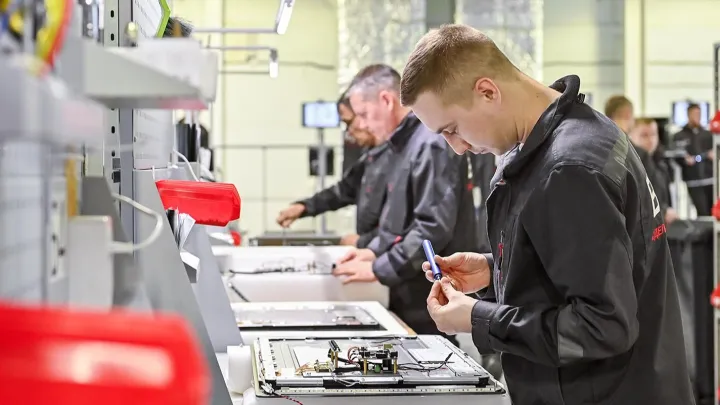 Собянин: У нас выстроилась очередь из производств, желающих работать в Москве