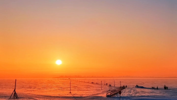 На Солнце образовалась новая корональная дыра в миллион километров